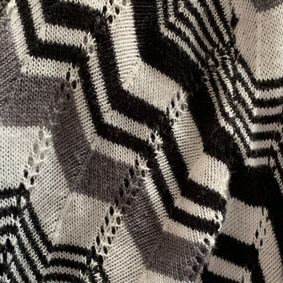 Fenn Wright Manson (M) woman’s sweater - Picture 8 of 10